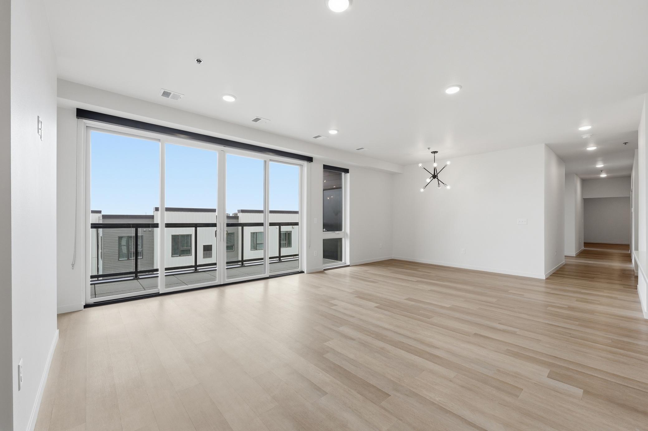 Living Room/Dining Area