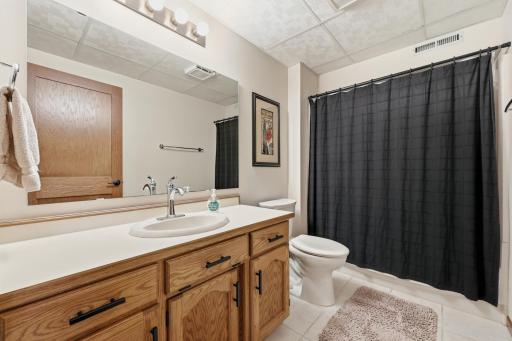 1619 38th Avenue S, Fargo, ND 58104