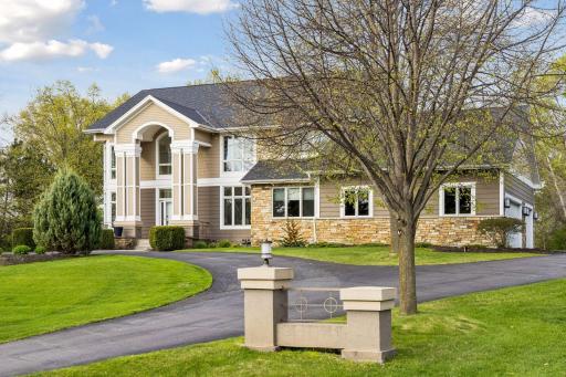 1 Foster Place, North Oaks, MN 55127
