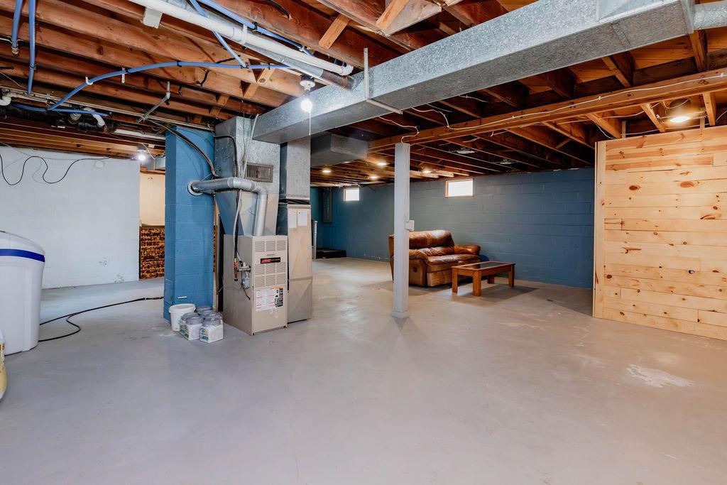 Basement, clean and wide open