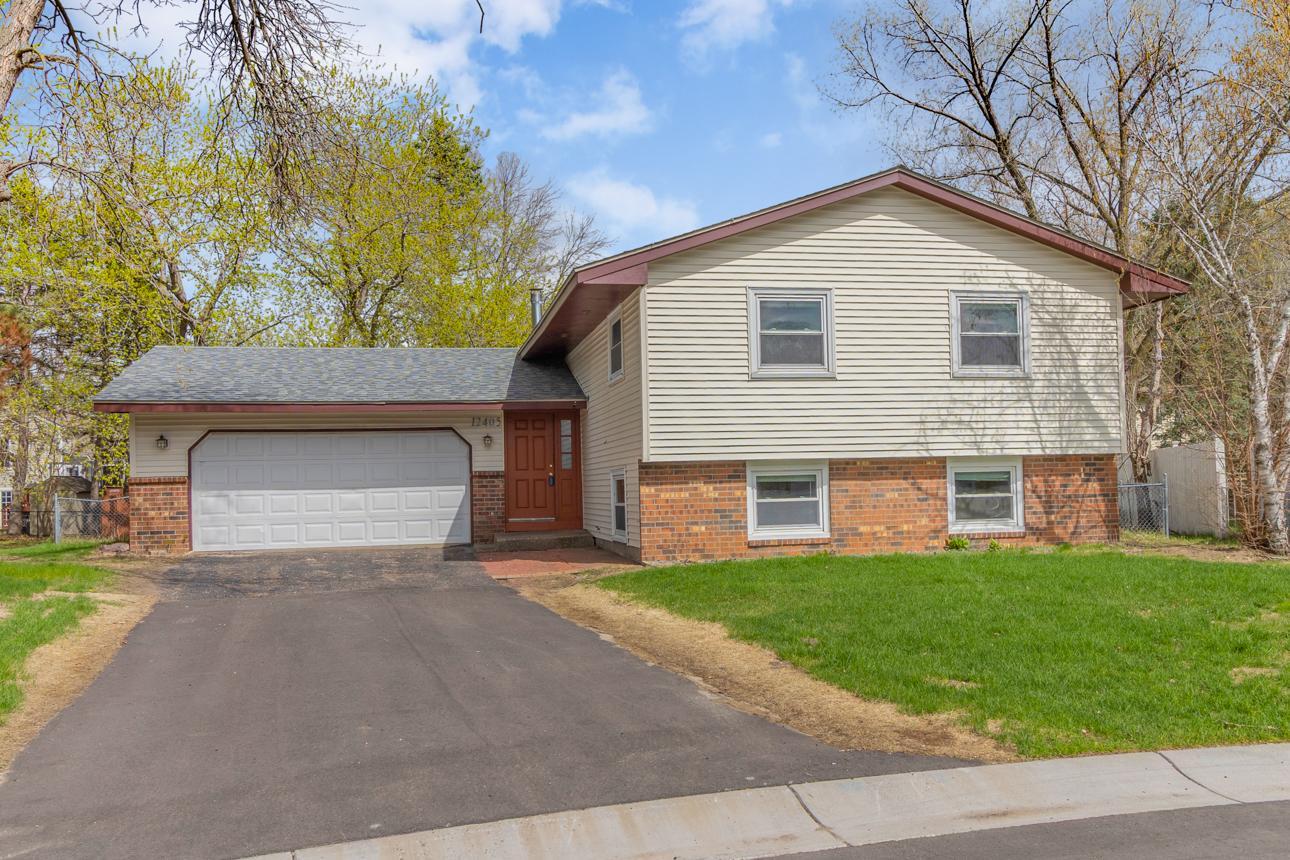 3 bedrooms, 2 baths home conveniently located with quick access to freeways and close to restaurants, shopping, and everyday amenities.