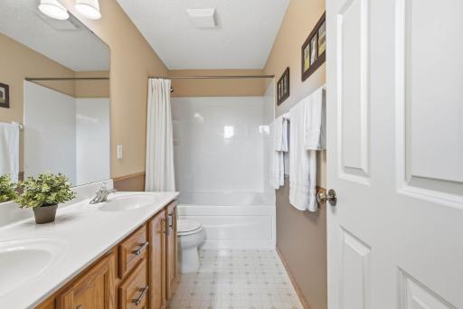9936 Scott Avenue N, Minneapolis, MN 55443