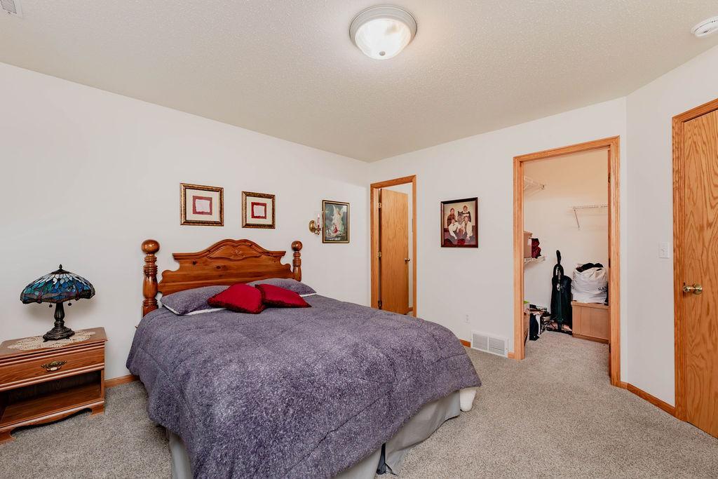 Primary offers ensuite bath & walk-in closet