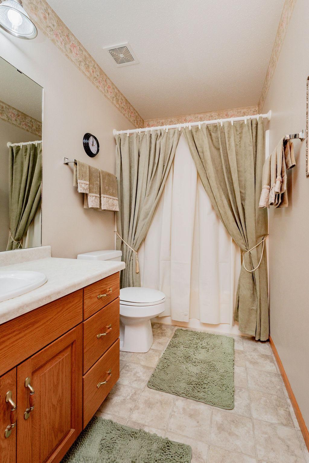 Full Bathroom/Guest bath