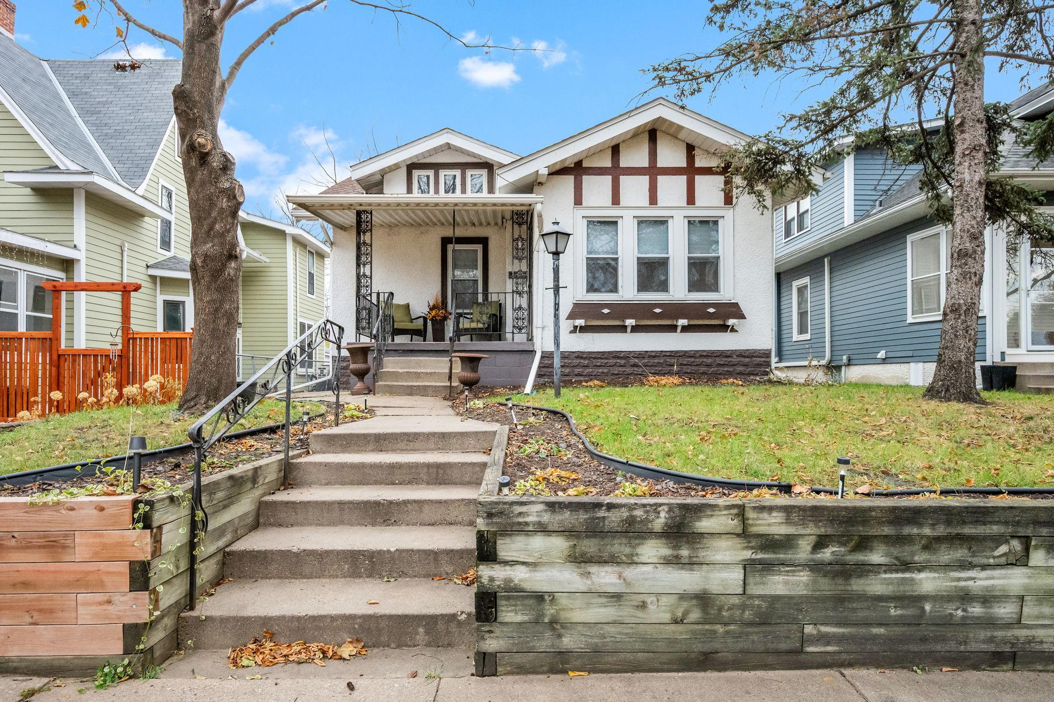 Welcome to 4549 Wentworth Avenue South
