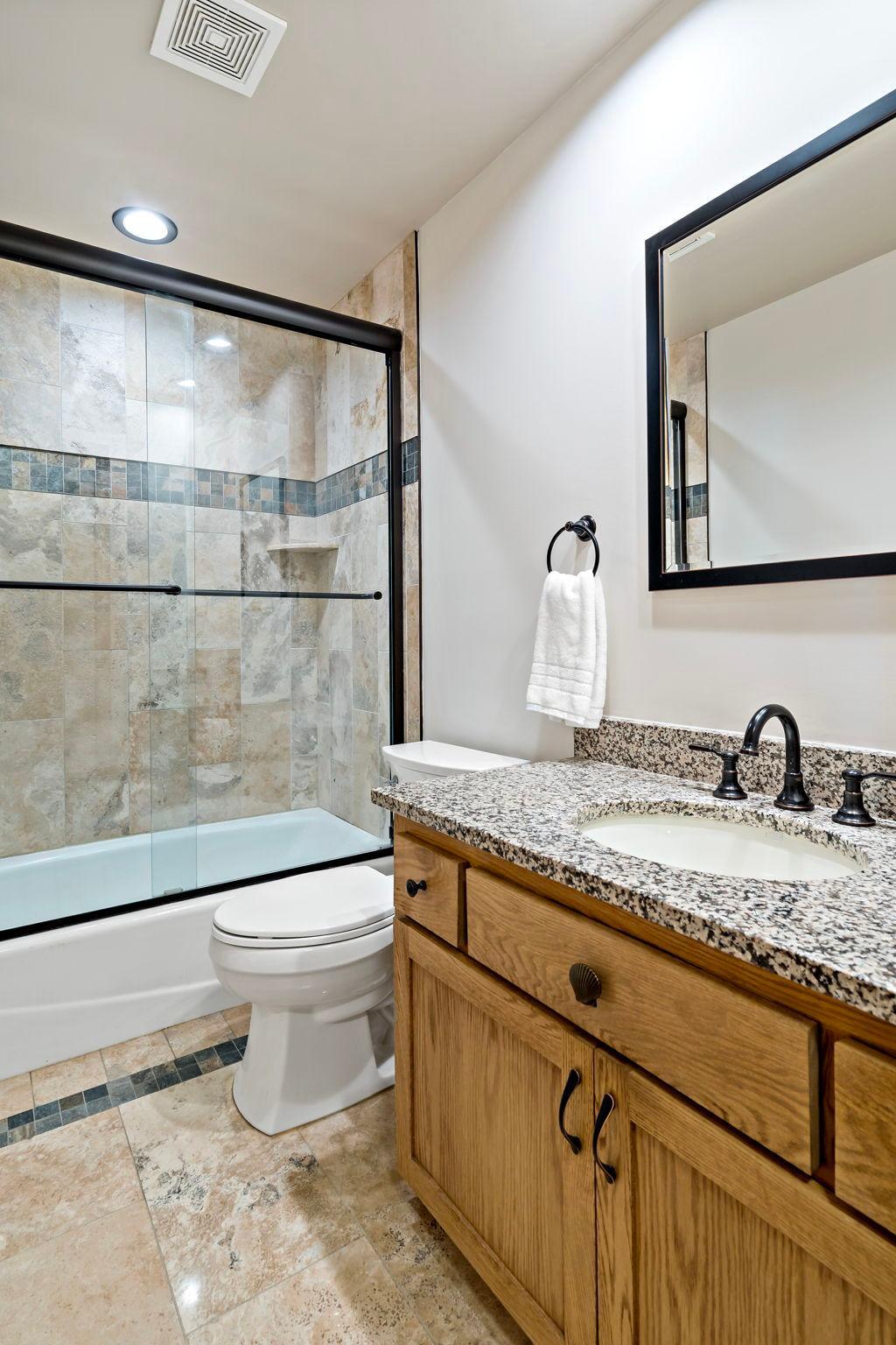 Main level bath