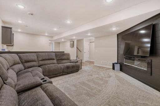 6799 Jensen Ave S - Web Quality - 011 - 11 Family Room.jpg