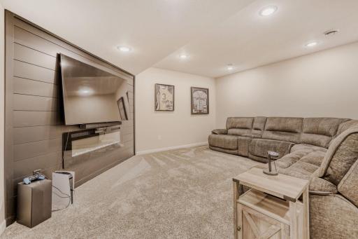 6799 Jensen Ave S - Web Quality - 010 - 10 Family Room.jpg