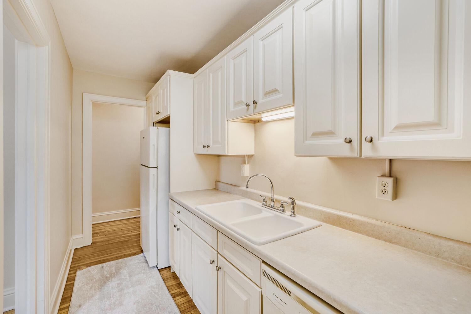 2615 Park Avenue #B2 - Web Quality - 007 - 06 Kitchen.jpg