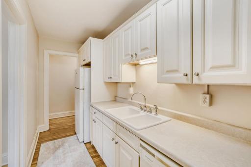 2615 Park Avenue #B2 - Web Quality - 007 - 06 Kitchen.jpg