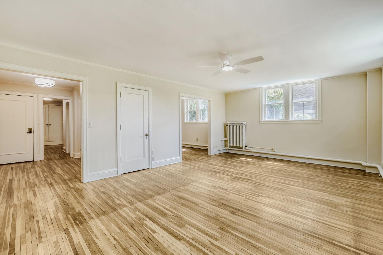 2615 Park Avenue #B2 - Web Quality - 014 - 13 Family Room.jpg