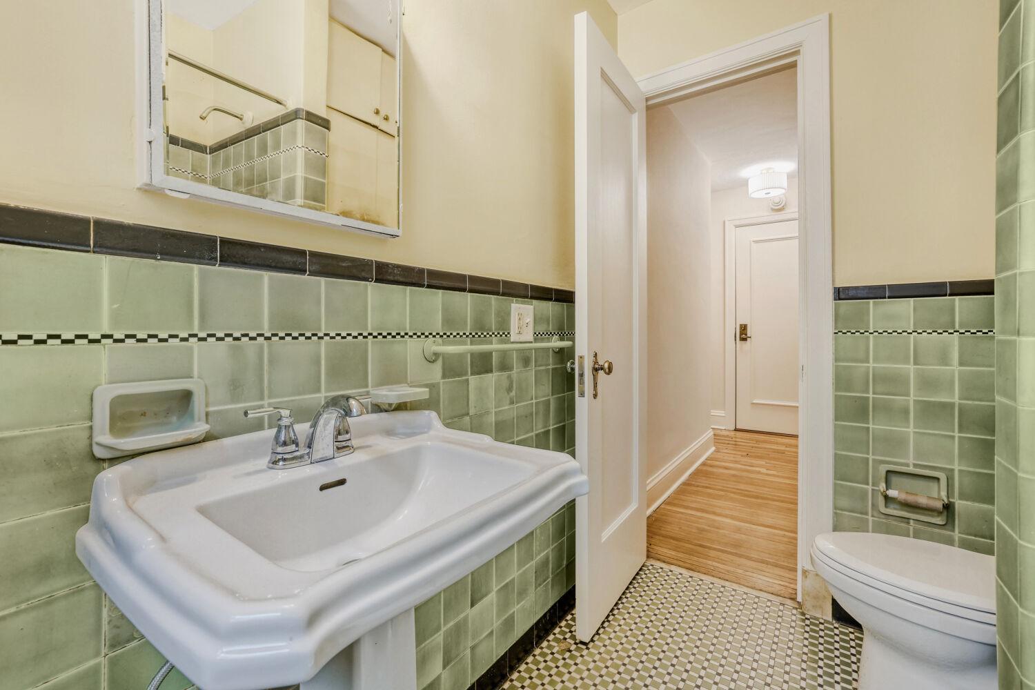 2615 Park Avenue #B2 - Web Quality - 021 - 20 Primary Bathroom.jpg