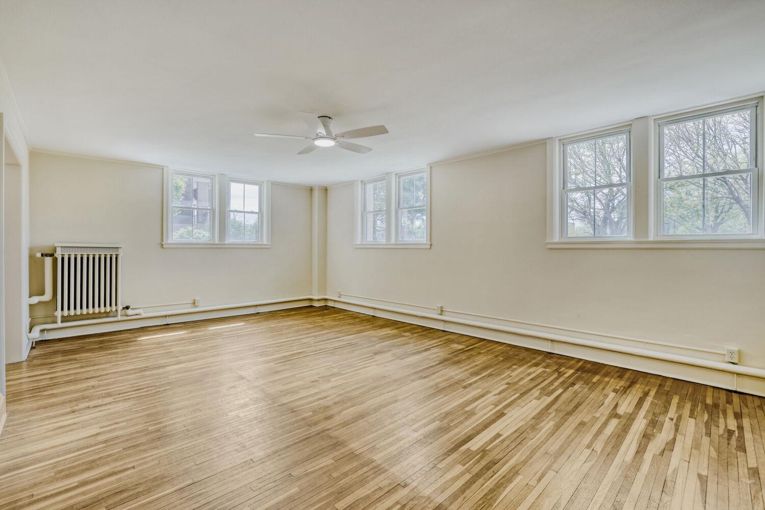 2615 Park Avenue #B2 - Web Quality - 015 - 14 Family Room.jpg