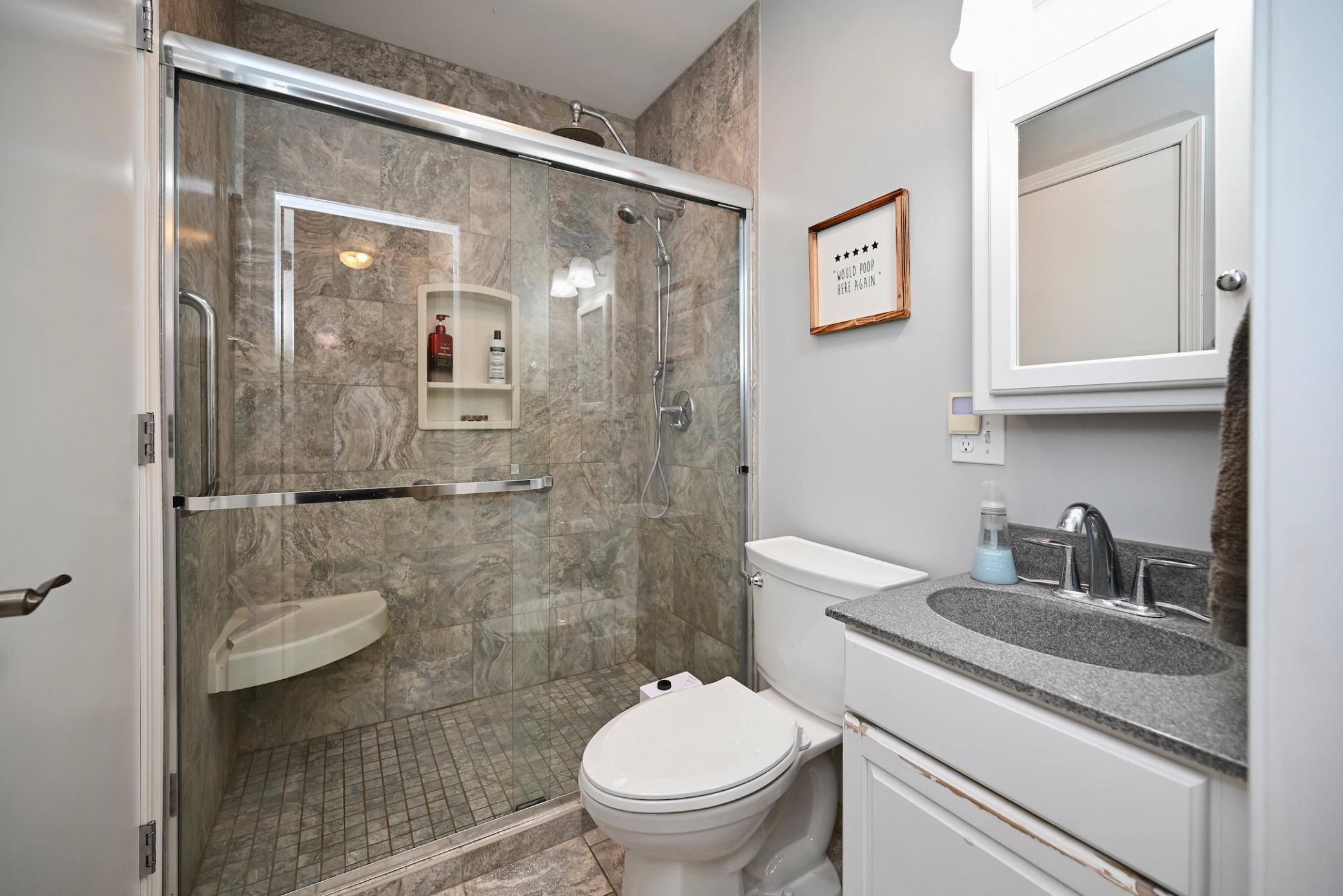 14 Bathroom.jpg