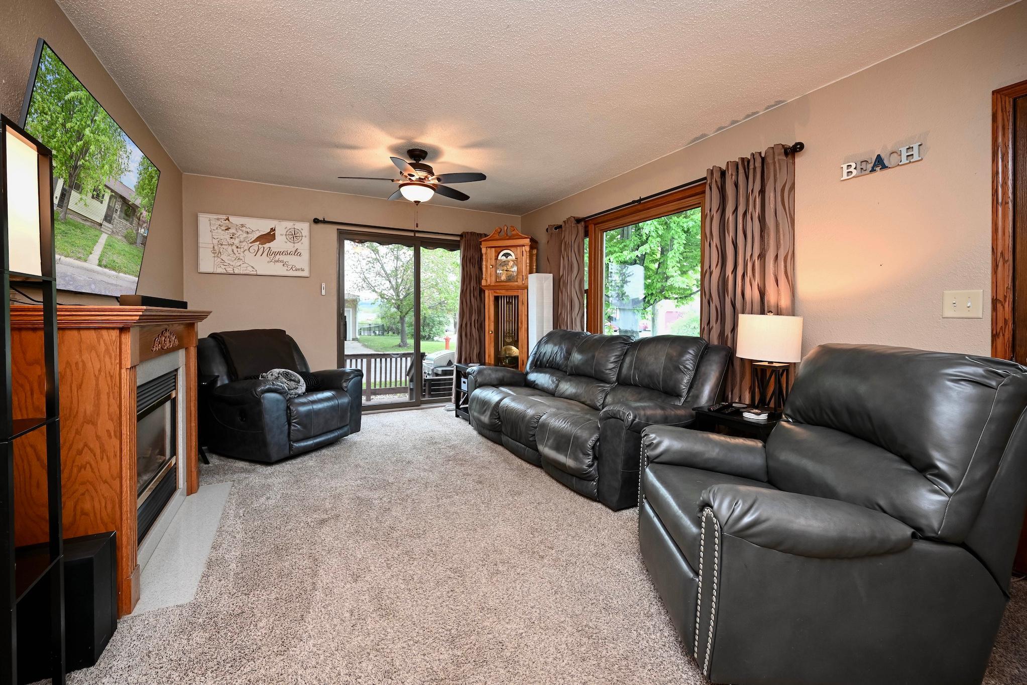 3 Living Room I.jpg