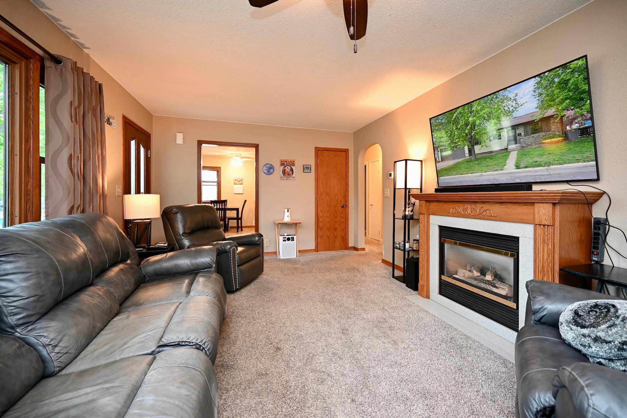 4 Living Room II.jpg