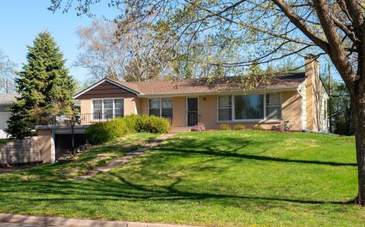933 Edgewater Avenue, Saint Paul, MN 55126