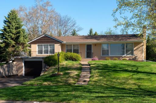 Welcome to 933 Edgewater Ave in Shoreview!