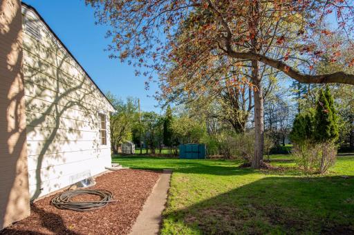 933 Edgewater Avenue, Saint Paul, MN 55126