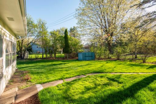 933 Edgewater Avenue, Saint Paul, MN 55126