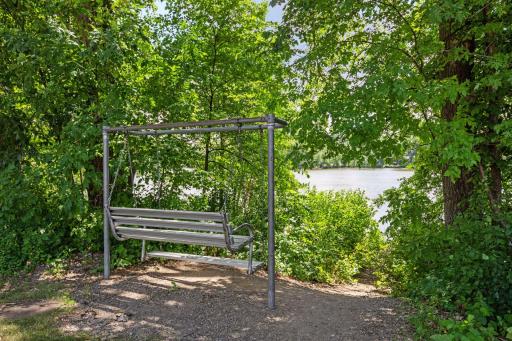 933 Edgewater Avenue, Saint Paul, MN 55126