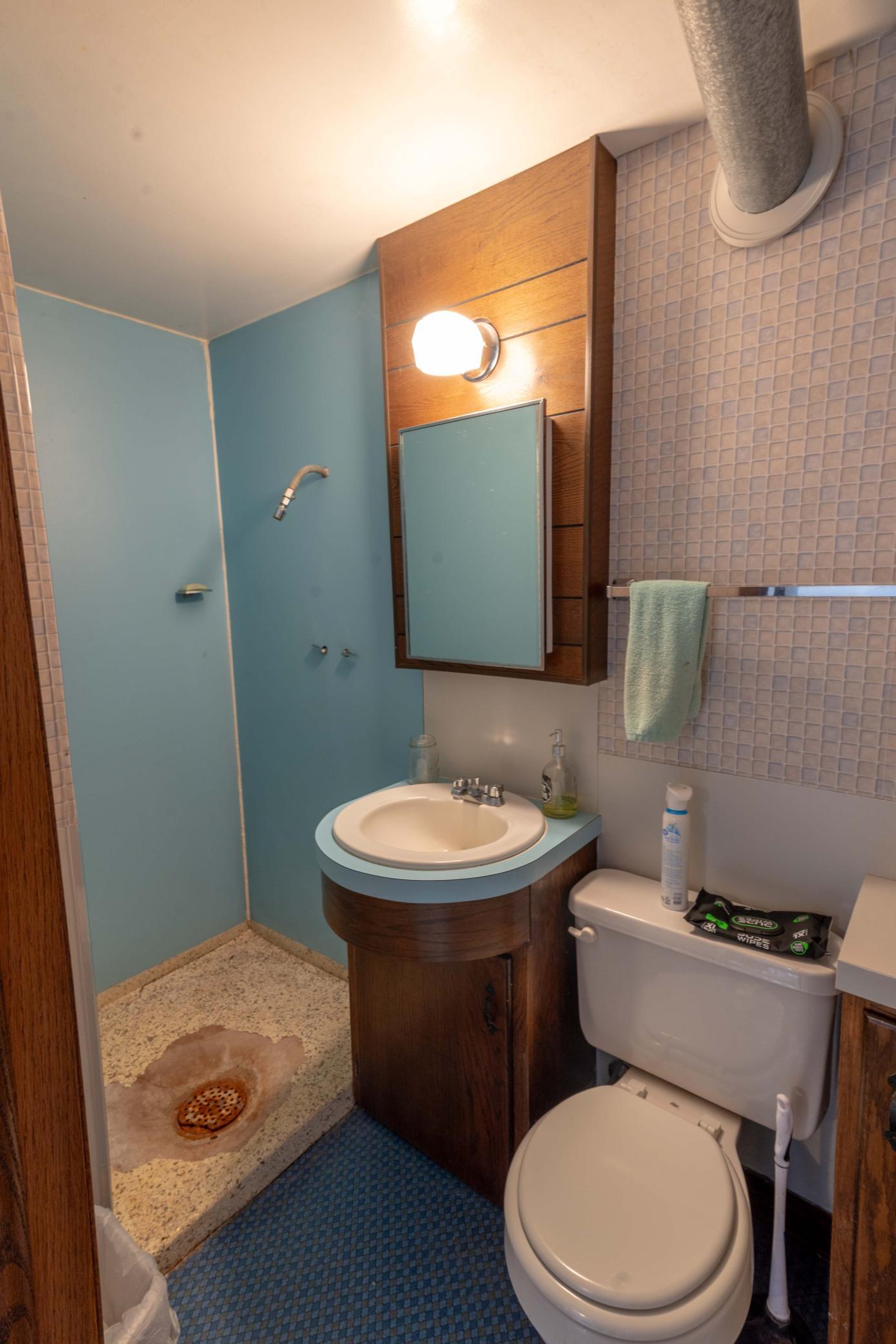33 LL Bath.jpg