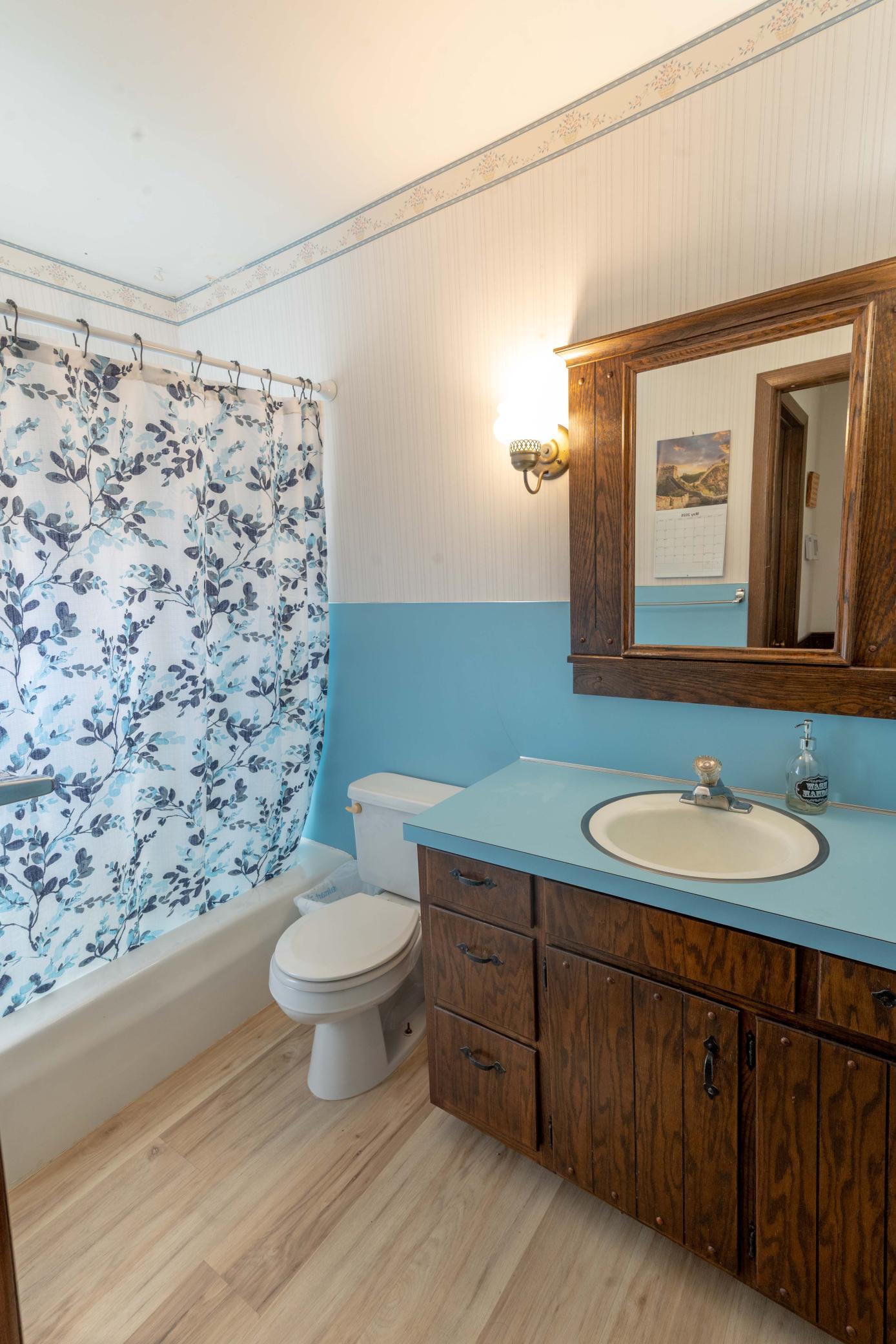 19 Main Floor Bathroom.jpg