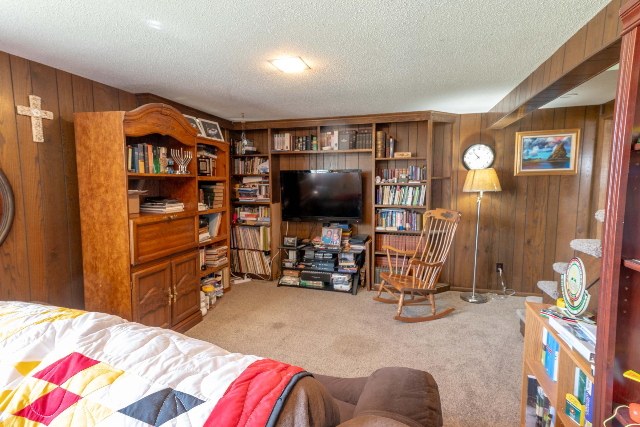 31 LL Family Room.jpg