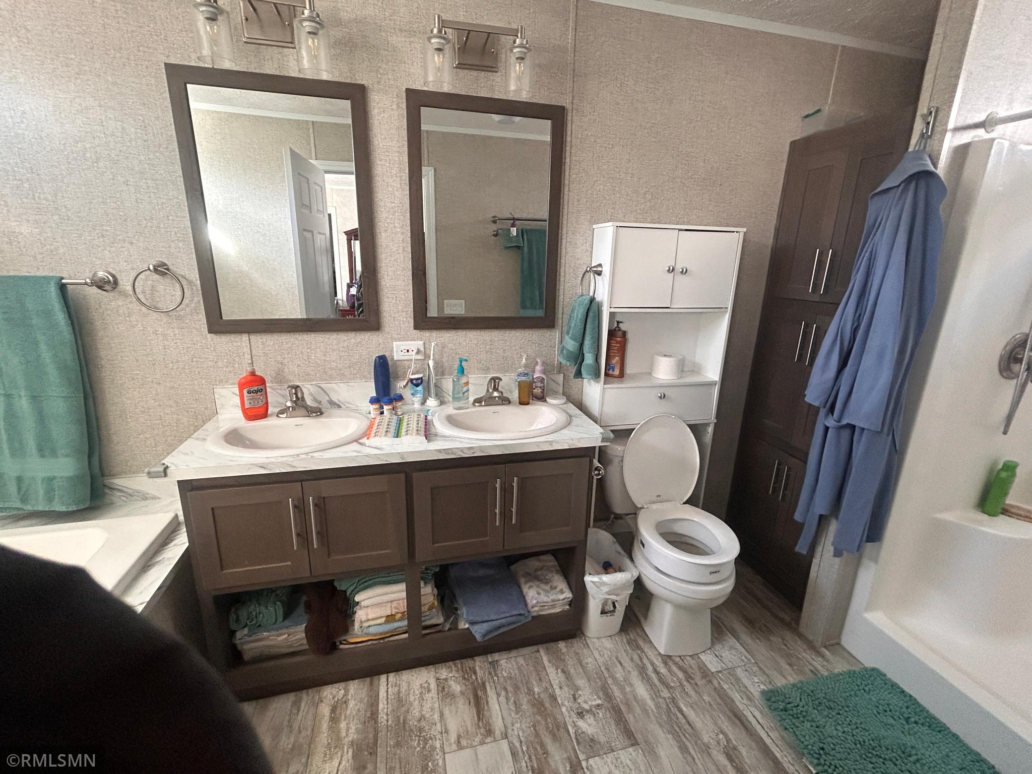 Master Bath Room