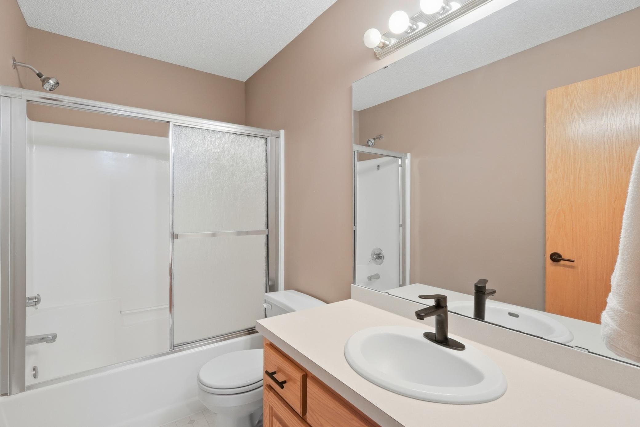 Upper level full bathroom