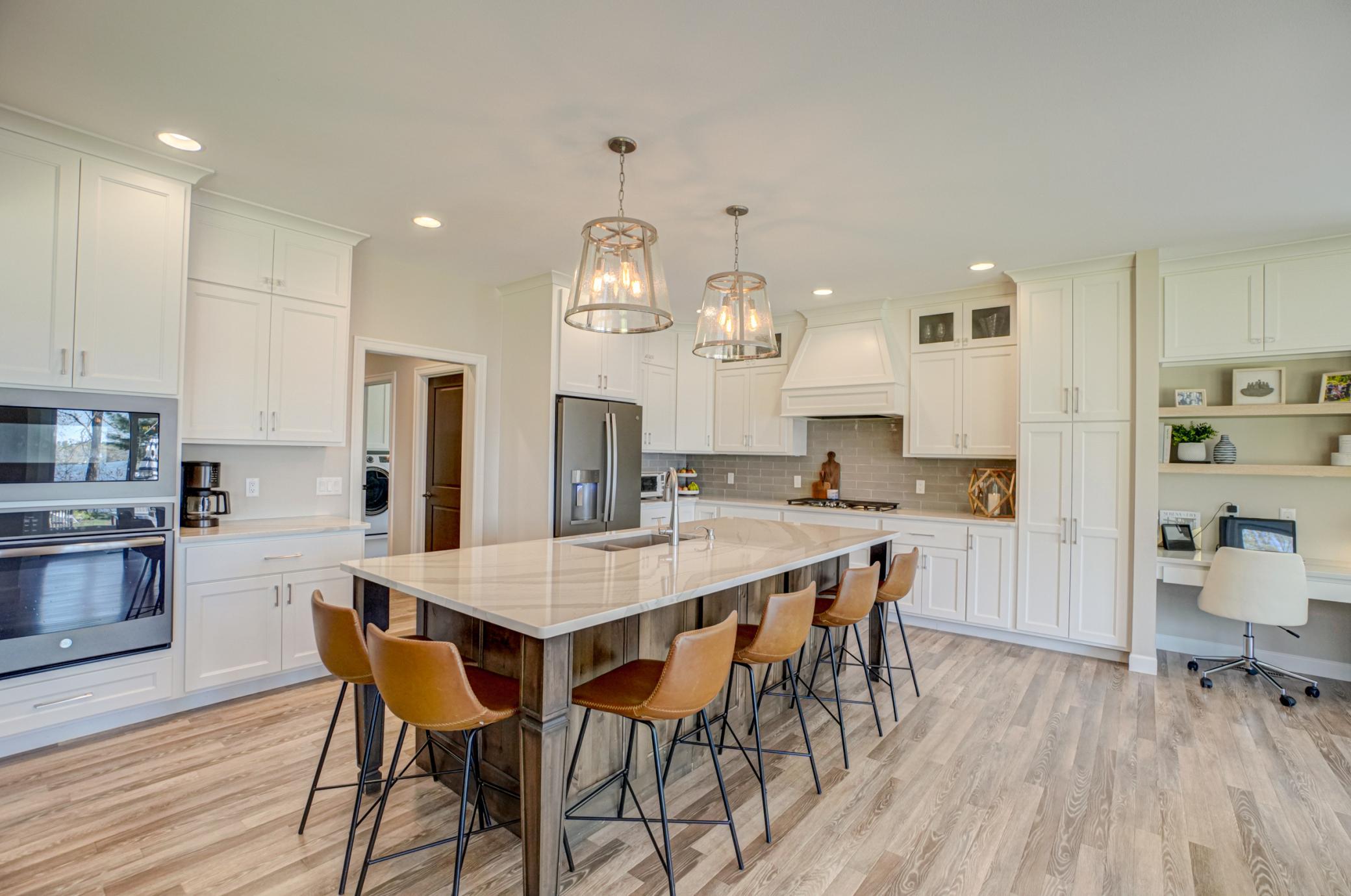 E6565 836th Ave-25.jpg