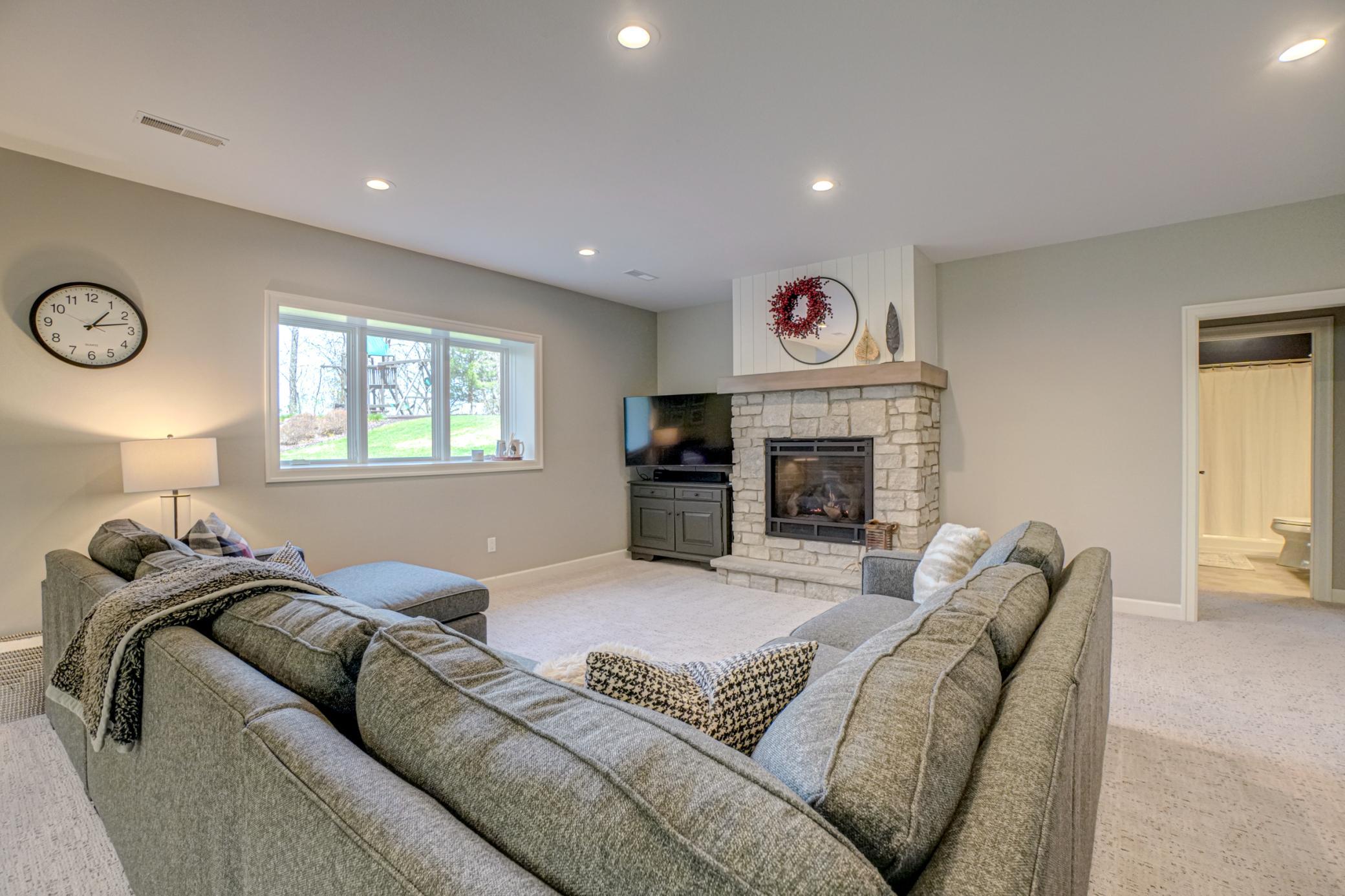 E6565 836th Ave-76.jpg