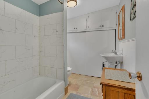 223 Lake Avenue S, Spicer, MN 56288