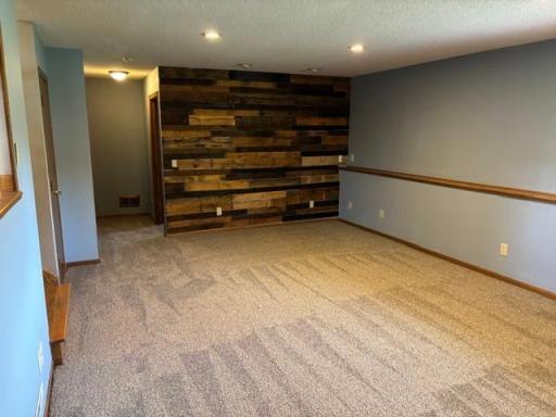 7130 Jocelyn Bay S, Cottage Grove, MN 55016