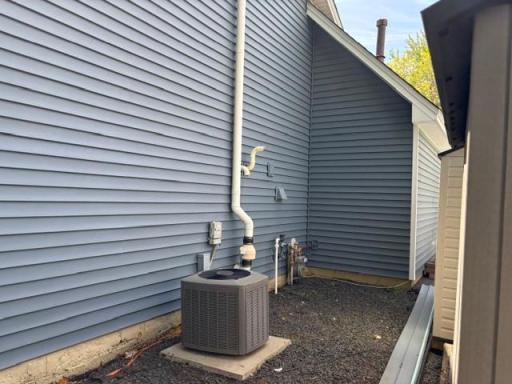 7130 Jocelyn Bay S, Cottage Grove, MN 55016