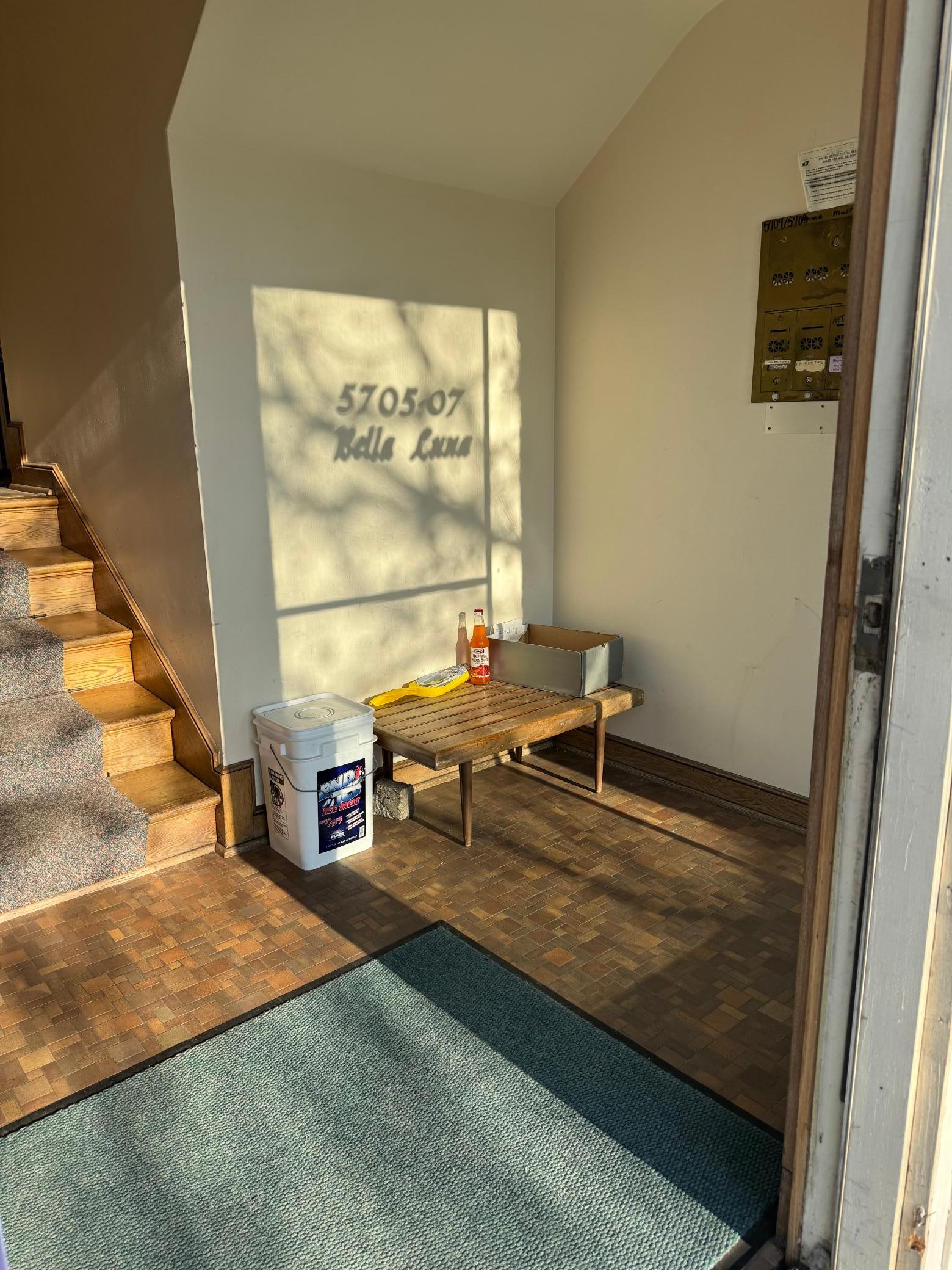 Clean/neat common areas
