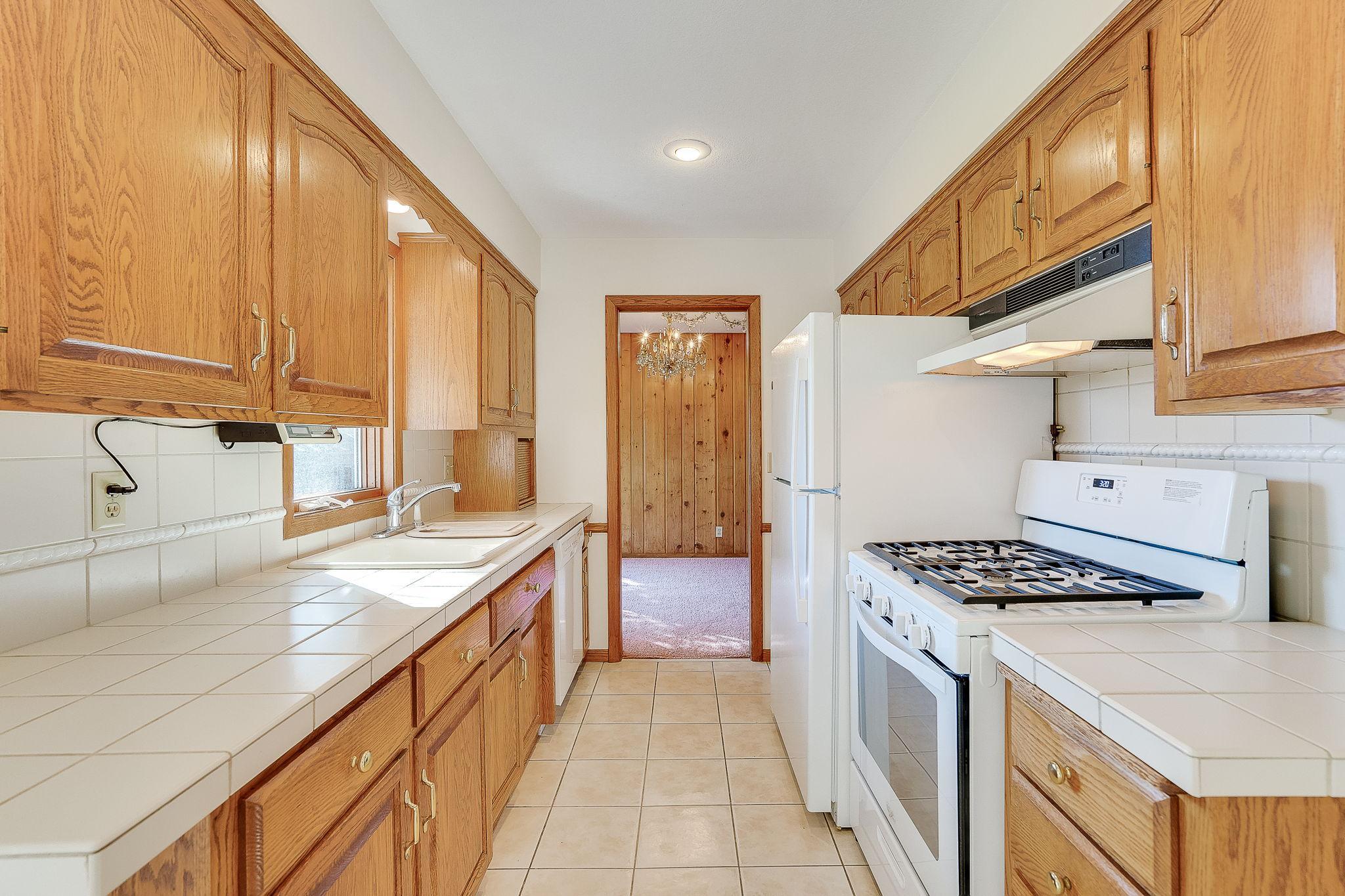 10-web-or-mls-724-50-1-2-Ave-NE_010.jpg
