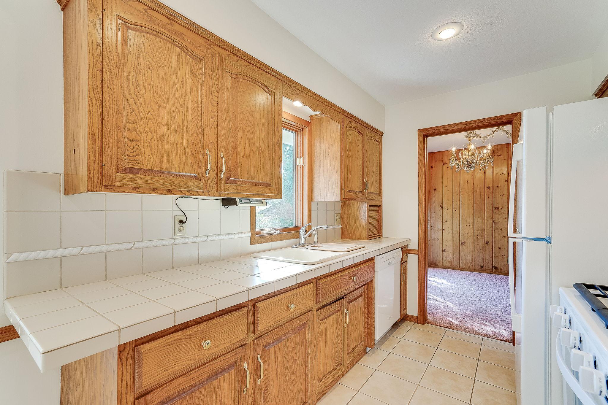 11-web-or-mls-724-50-1-2-Ave-NE_011.jpg
