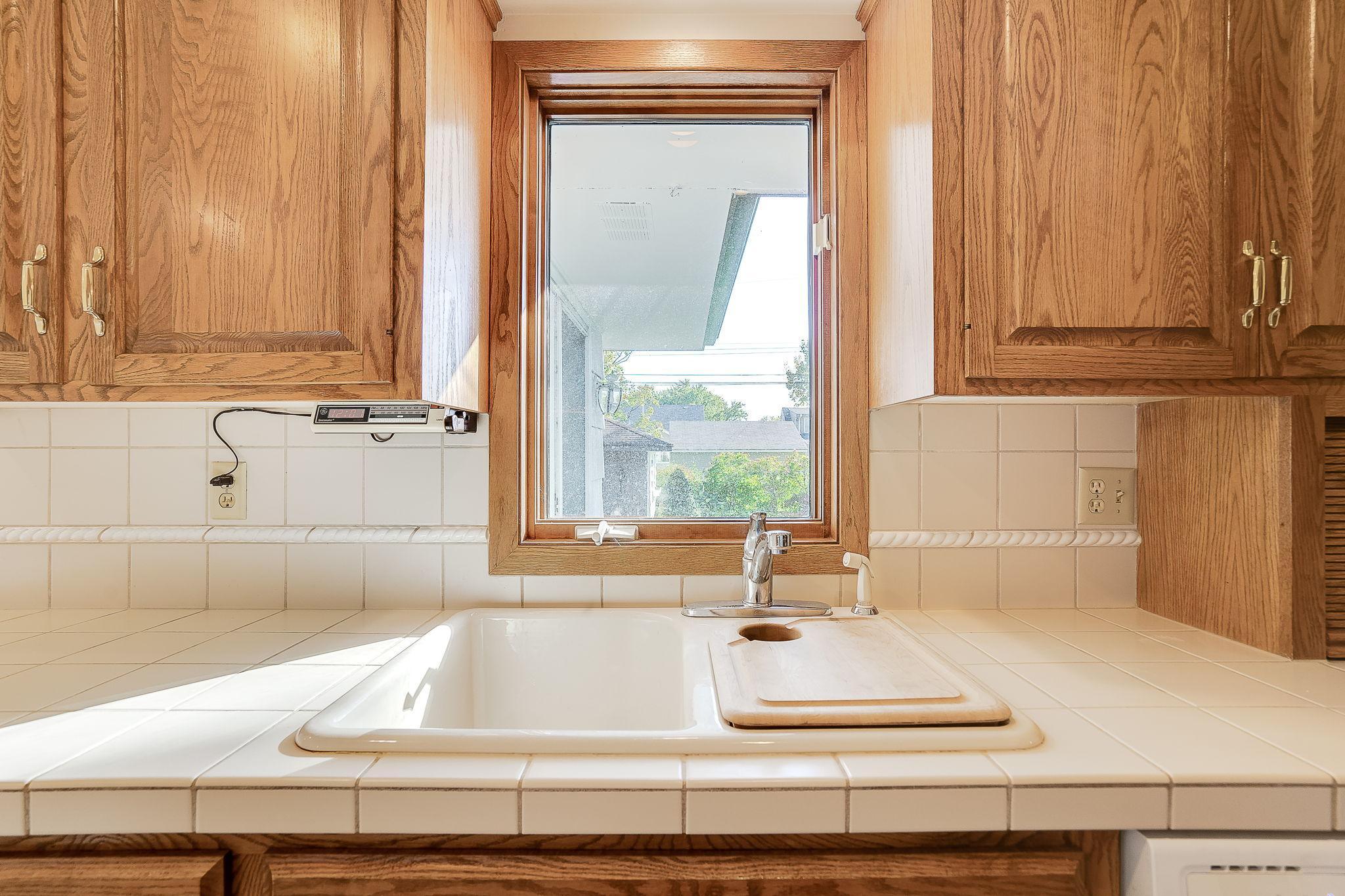 12-web-or-mls-724-50-1-2-Ave-NE_012.jpg