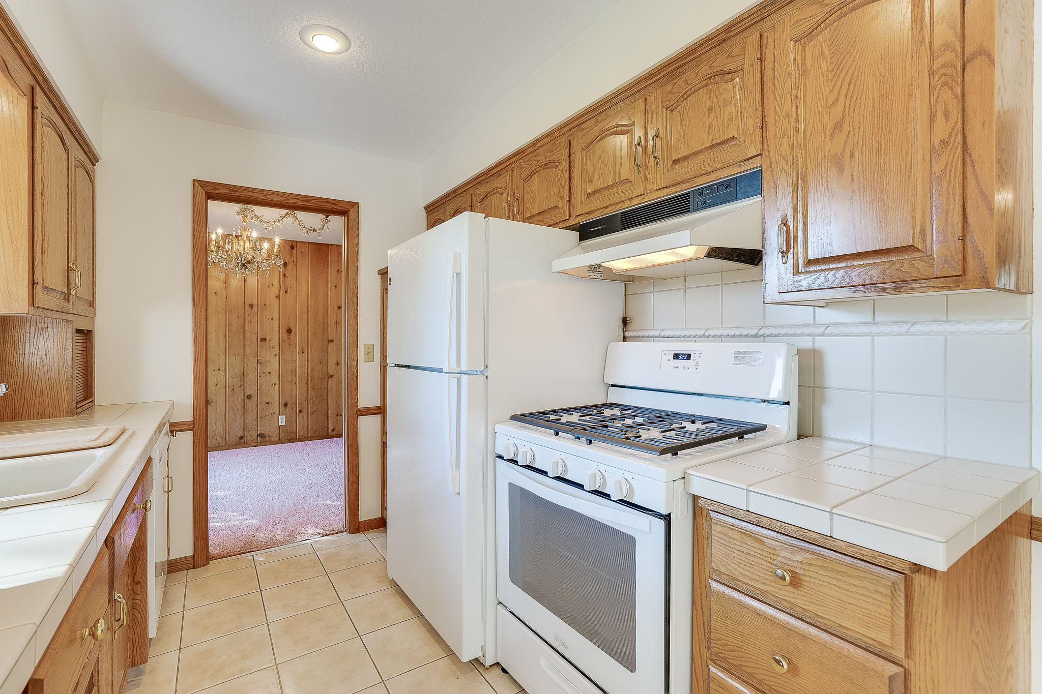 15-web-or-mls-724-50-1-2-Ave-NE_015.jpg