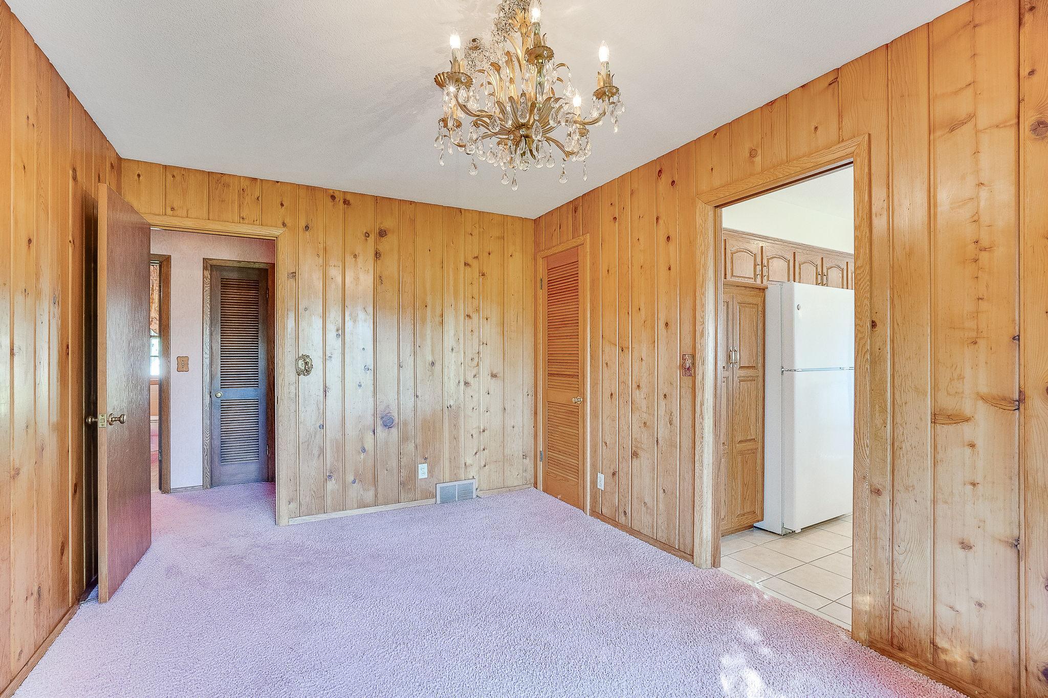 17-web-or-mls-724-50-1-2-Ave-NE_017.jpg