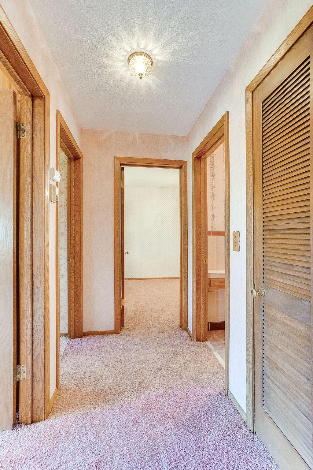 18-web-or-mls-724-50-1-2-Ave-NE_018.jpg