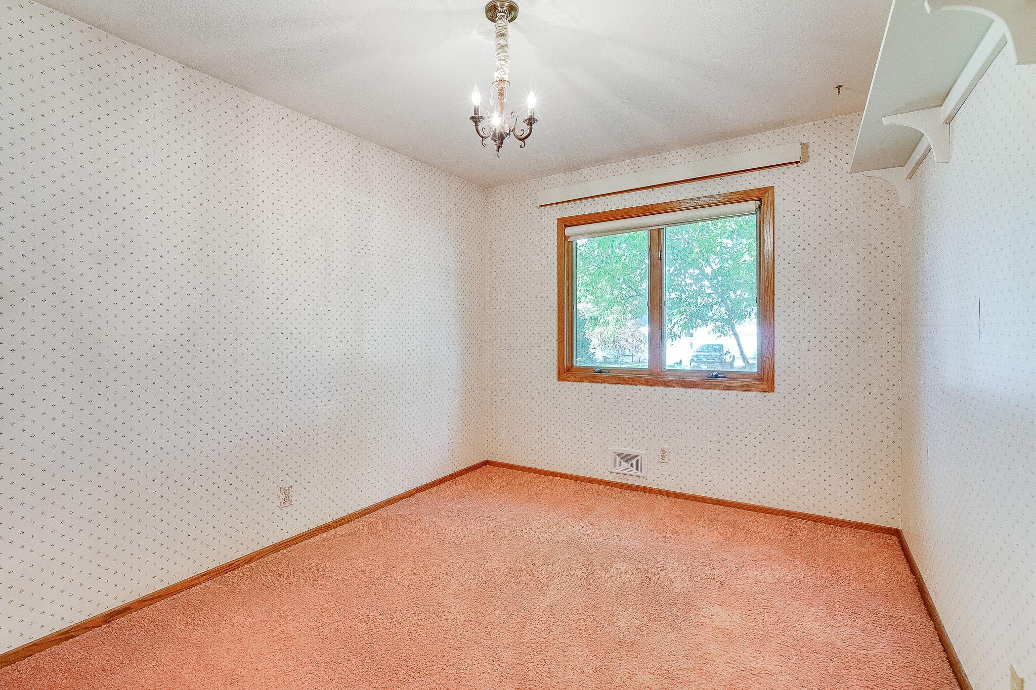 19-web-or-mls-724-50-1-2-Ave-NE_019.jpg