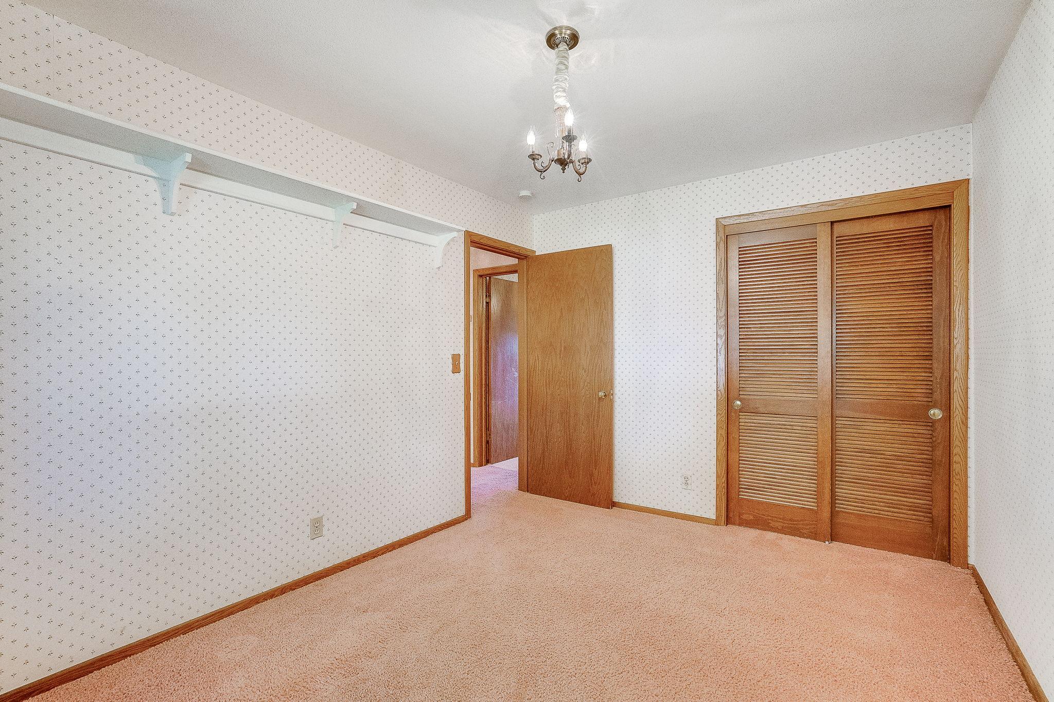 20-web-or-mls-724-50-1-2-Ave-NE_020.jpg