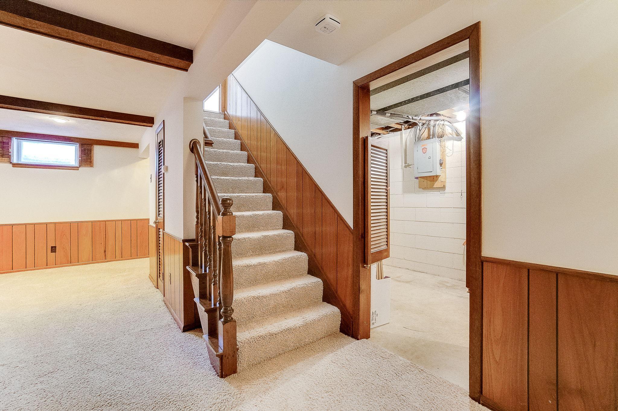 26-web-or-mls-724-50-1-2-Ave-NE_026.jpg