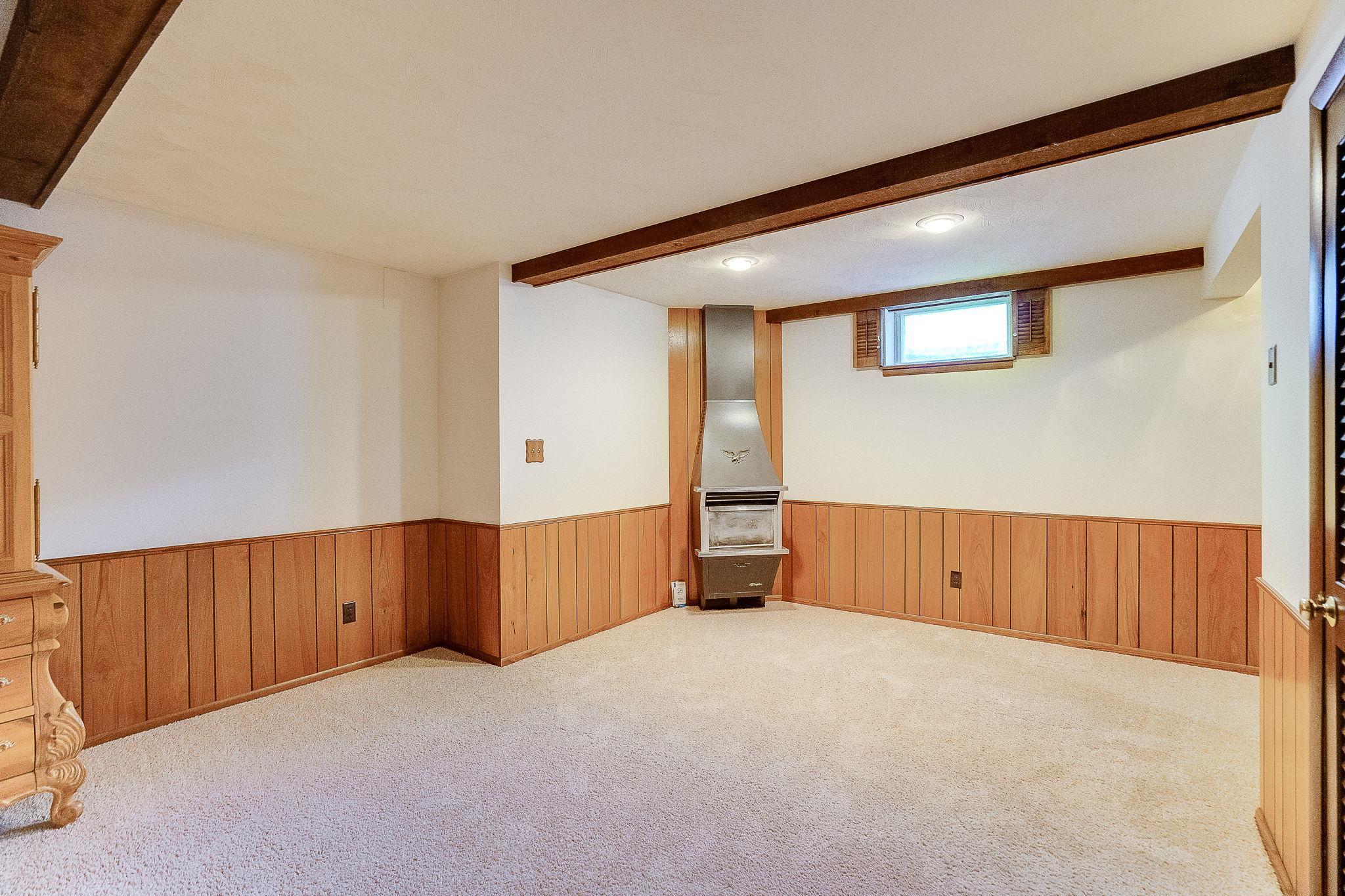 28-web-or-mls-724-50-1-2-Ave-NE_028.jpg
