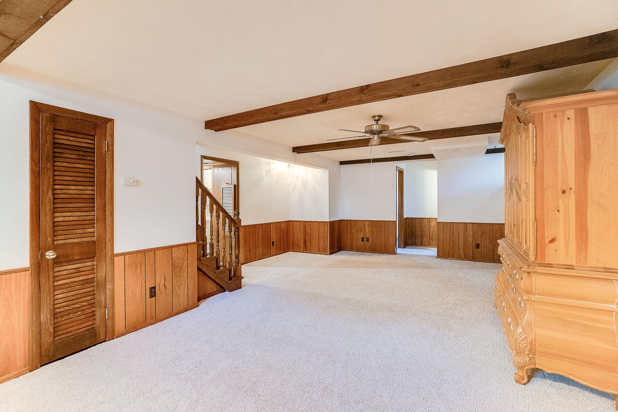 29-web-or-mls-724-50-1-2-Ave-NE_029.jpg