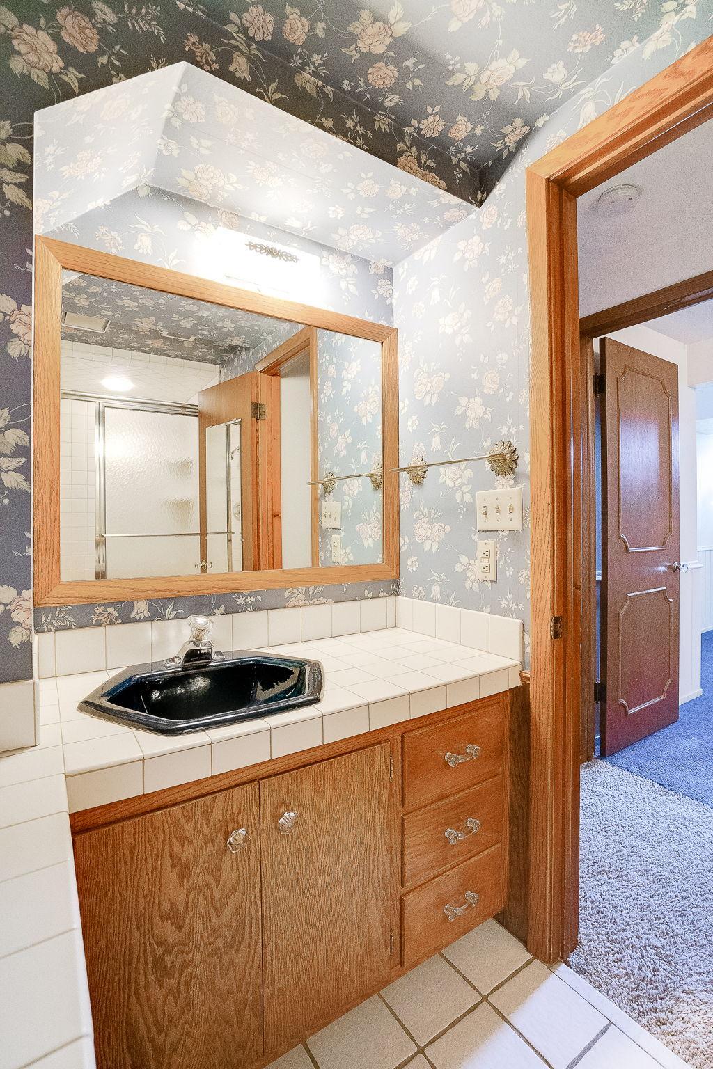 32-web-or-mls-724-50-1-2-Ave-NE_032.jpg