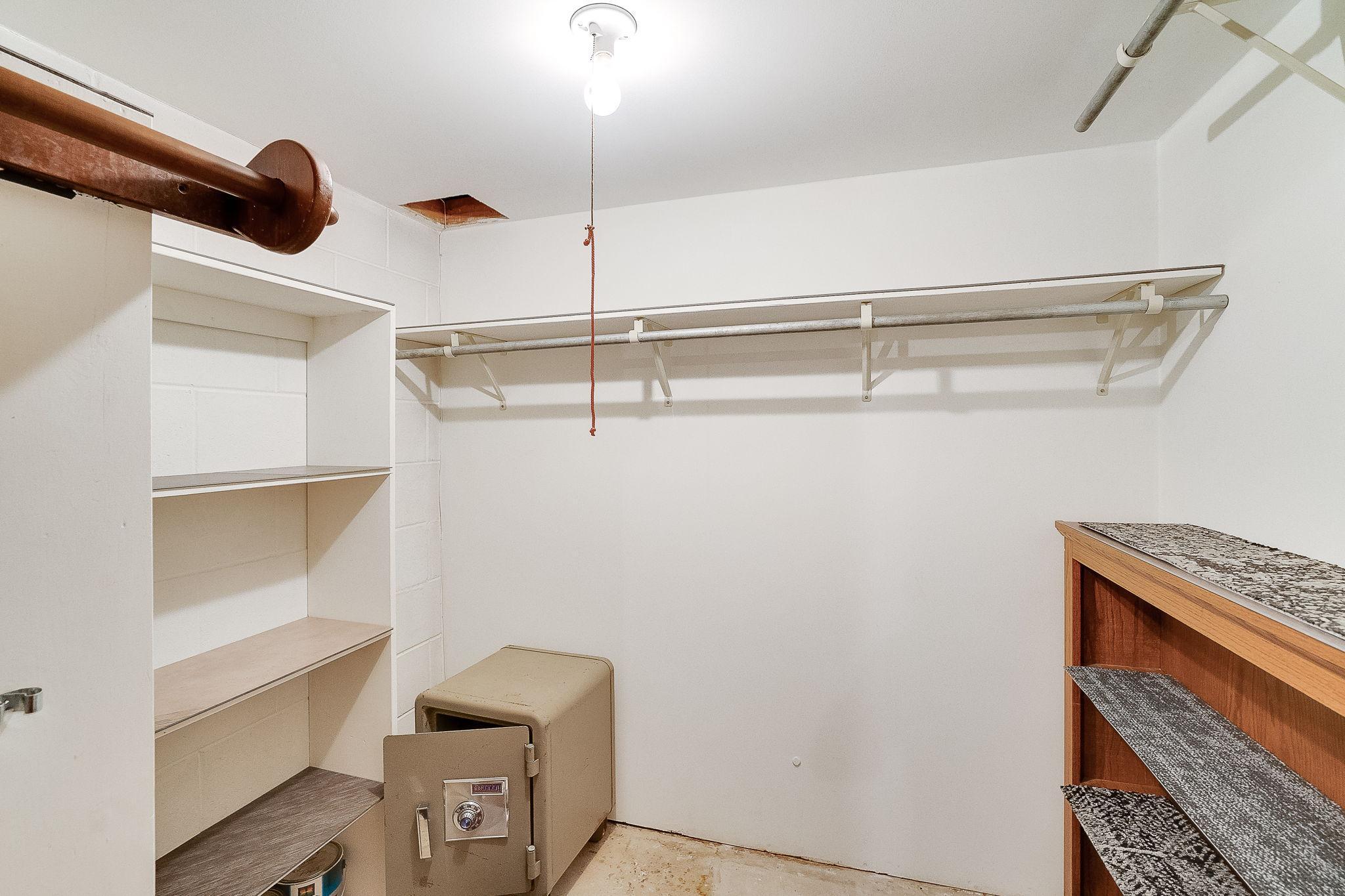 35-web-or-mls-724-50-1-2-Ave-NE_035.jpg