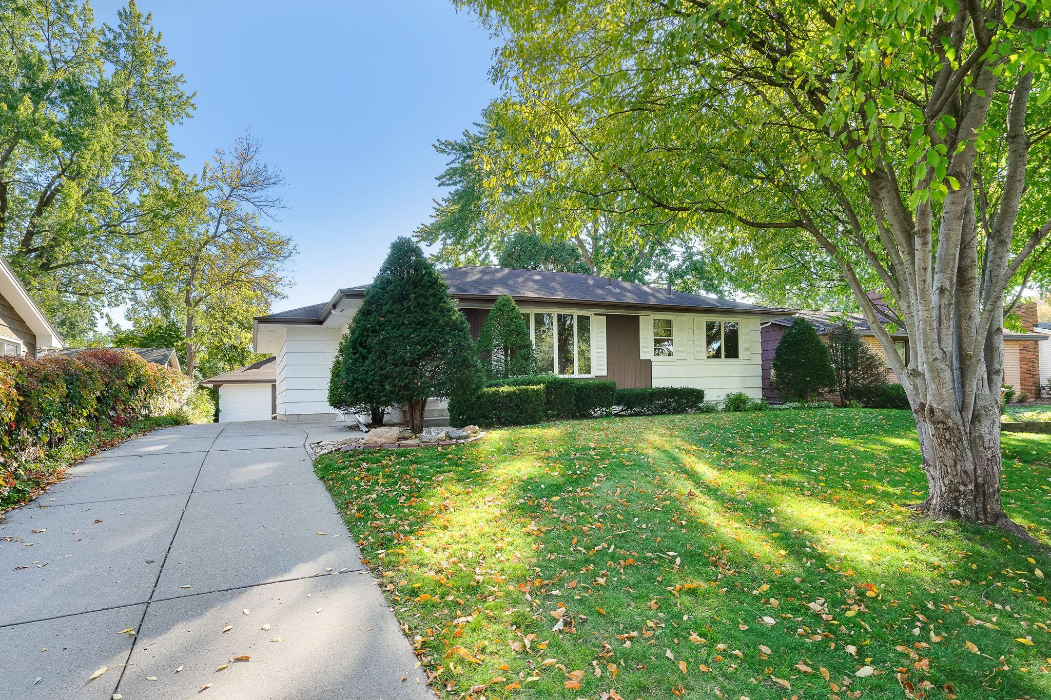 44-web-or-mls-724-50-1-2-Ave-NE_044.jpg